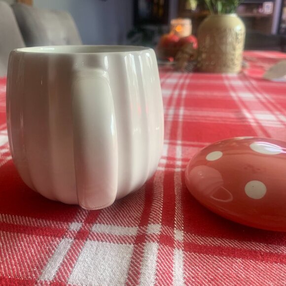 Cute Lidded Mushroom Cup - Picture 3 of 3